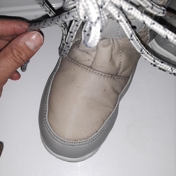 Size 11 kids snow boots - Picture 2 of 8